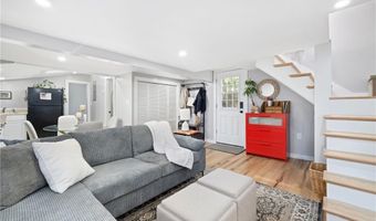 267 Green End Ave, Middletown, RI 02842