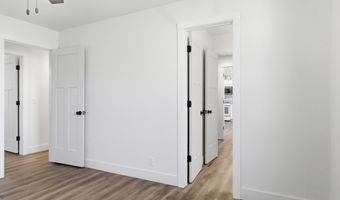 427 N Harrison Ave, Aurora, MO 65605