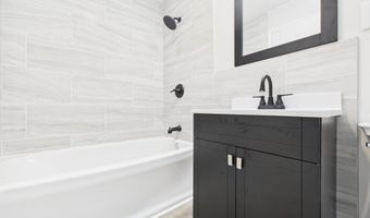 10 W 41st St, Anderson, IN 46013