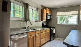 424 Hilltop Rd, Ames, IA 50014