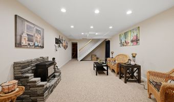 28 Wintergreen Hill Rd, Danbury, CT 06811