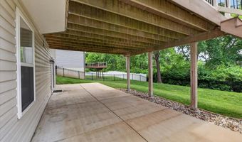 688 Stoney Creek Ln, Ballwin, MO 63021