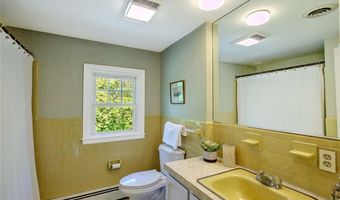 11 Henry Dr, Barrington, RI 02806