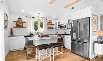 17 Goose Island Rd, Narragansett, RI 02882