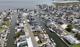 210 Fernwood Dr, Bayville, NJ 08721