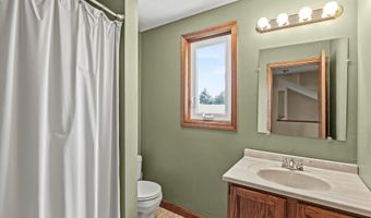 27 Country Hill Rd, Nashua, NH 03063