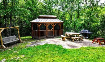 29 Left Fork Bear Track Rd, Beattyville, KY 41311