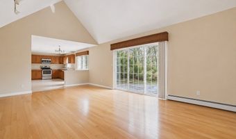 226 Tower Hill Rd, Cumberland, RI 02864