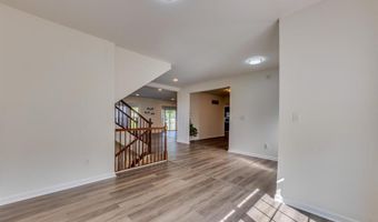 253 Village Creek Dr Dr, Ballwin, MO 63021