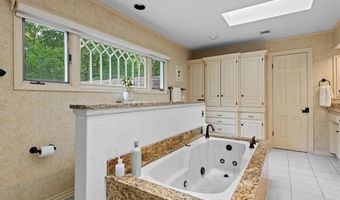 946 Briarwood Dr, Bartlesville, OK 74006
