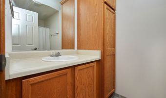 832 Red Hawk Way SE, Altoona, IA 50009