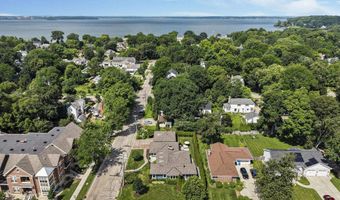 10 Roxbury Rd, Madison, WI 53704