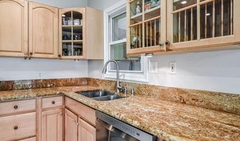 4406 ROUNDHILL Rd, Alexandria, VA 22310