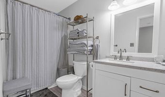 258 Clubhouse Dr, Middletown, NJ 07748