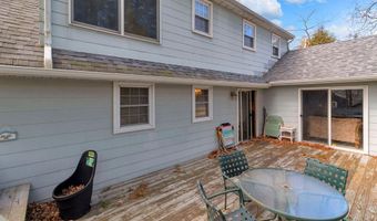 78 Nautilus St, Beachwood, NJ 08722