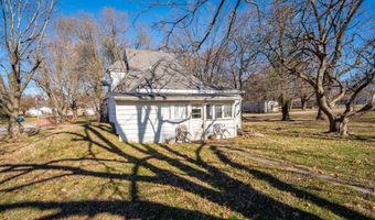 224 W Delta St, Aurora, MO 65605