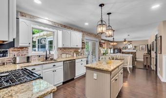 382 Wheaton Ave, Bayville, NJ 08721