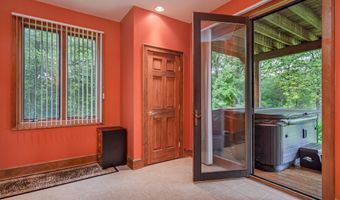4 Spruce Mountain Trl, Danbury, CT 06810