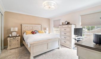 19 Elm St, Beachwood, NJ 08722