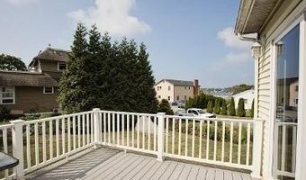 51 Newport Ave, Middletown, RI 02842