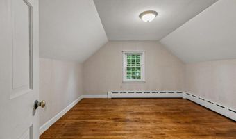 8 North Dr, Middletown, RI 02842