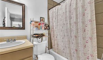 824 Brandy Oaks Ln, Stone Mountain, GA 30088