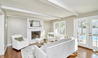 1093 Del Ebro Dr, Ballwin, MO 63011