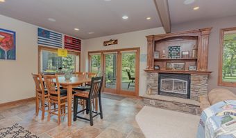 932 Emerald Pines Dr, Arnolds Park, IA 51331