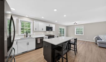 47 Chestnut Dr, Allenstown, NH 03275