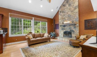 12 Logans Way, Danbury, CT 06811