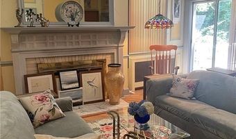 46 Chastellux Ave, Newport, RI 02840