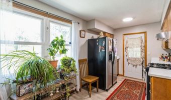 906 Grove St, Adel, IA 50003