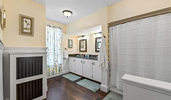 23 Chapel St, Augusta, ME 04330