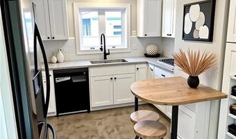 57 Friendship St, Newport, RI 02840