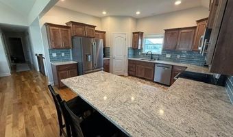 16338 Lois Ln, Basehor, KS 66007