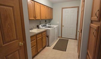 207 2nd Ave NW, Altura, MN 55910