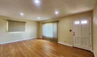 660 W Central Rd, Arlington Heights, IL 60005