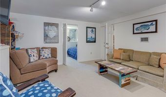 39 Brenton Rd, Newport, RI 02840