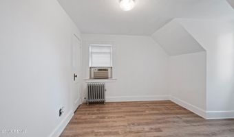 125 Eighth St, Belford, NJ 07718