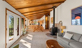 694 Timberlake Dr, Ashland, OR 97520