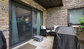 2642 N Windsor Dr 102, Arlington Heights, IL 60004