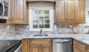 9 Jubilee Cir, Aberdeen, NJ 07747