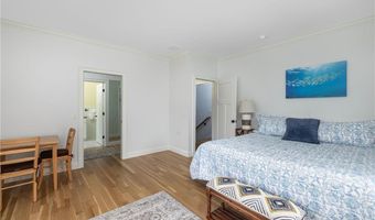 3 Oak St, Middletown, RI 02842