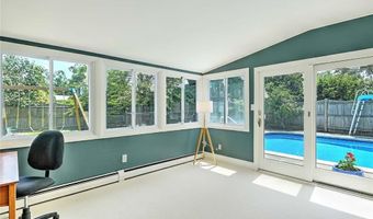4 Harlem St, East Providence, RI 02916