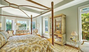 4 Pine Tree Ln, Lincoln, RI 02865