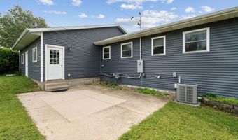 310 7th Ave SE, Dyersville, IA 52040