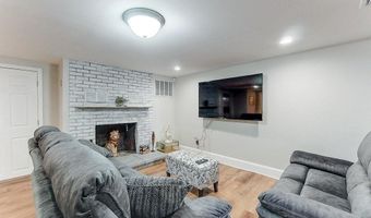 7 Wilbur Ave, Newport, RI 02840