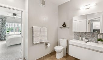 989 S BUCHANAN St 221, Arlington, VA 22204