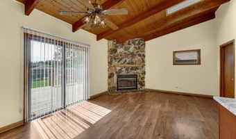 2042 W Spring Ridge Dr, Arlington Heights, IL 60004