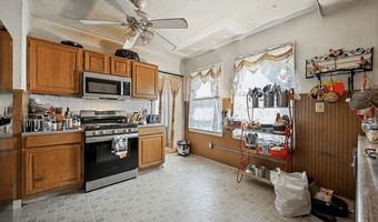 25 Manhattan Ave, Bridgeport, CT 06606